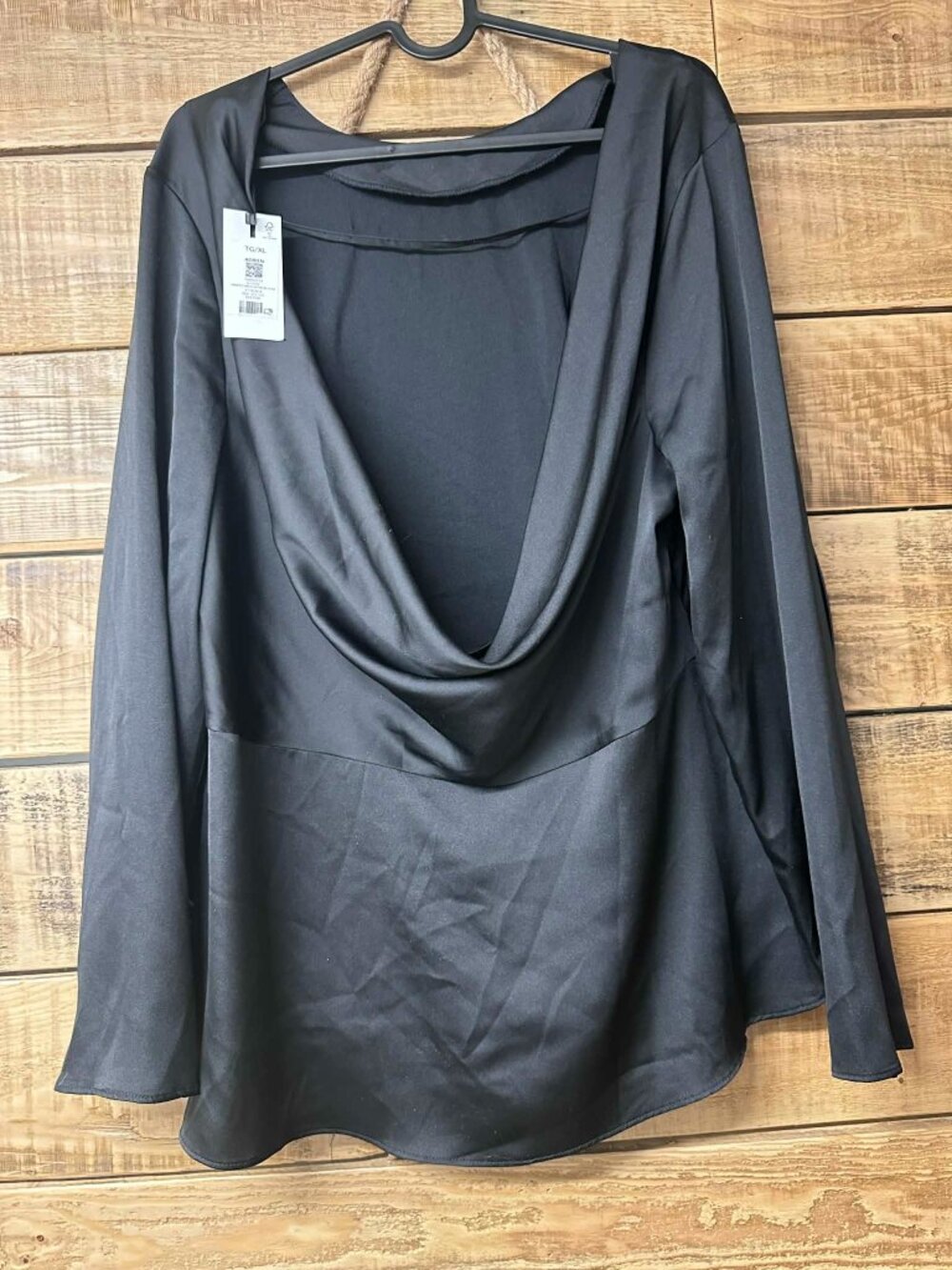 ✨ Women’s DYNAMITE Asymmetrical Top – Size L – New with Tags – $10 ✨